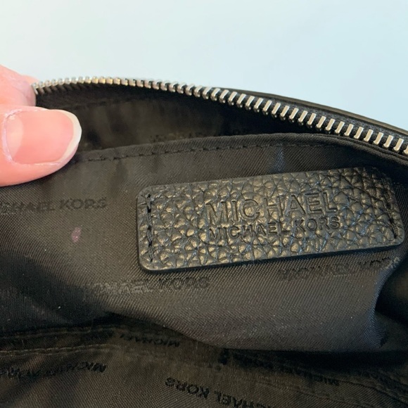 Michael Kors Leather James Large Zip Clutch Crossbody Bag black hands free - Picture 2 of 15